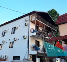 Гостевой дом 'Амра' в Пицунде