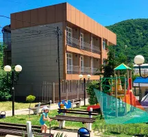 Гостевой дом 'Центральный' в Небуге