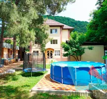 Гостевой дом 'Сосновый двор' в Ольгинке